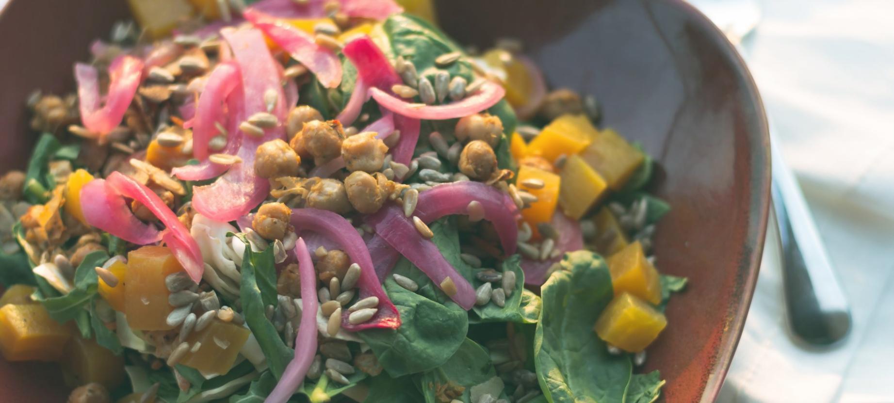 Preparación de alimentos frescos en cocina familiar mexicana